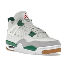 Air Jordan 4 Retro SB “Pine Green” Sneakers